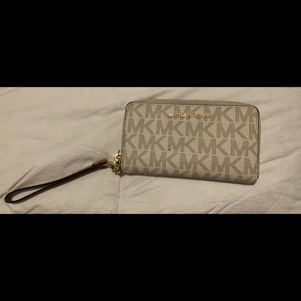 Michael Kors Wristlet Wallet